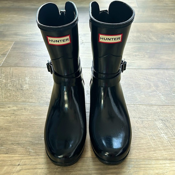 Hunter Refined Back Adjustable Short Gloss Black - Picture 1 of 7